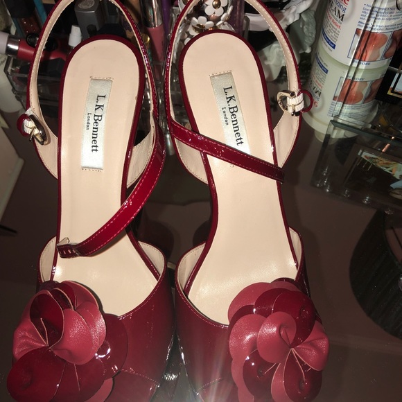 L.K. Bennett London pin-raspberry patent wedges - Picture 5 of 8